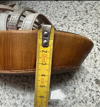 Sandalias cuña doradas y blancas