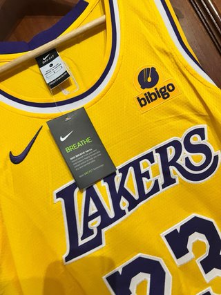Camiseta Lakers 23 Nike Talla L todo bordado