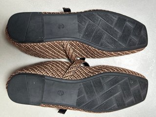 Merceditas mujer marrón