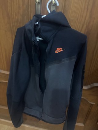 Chaqueta Nike Tech Fleece Negra y Gris
