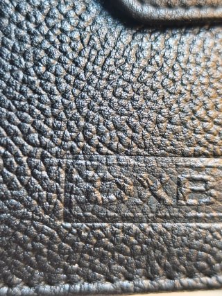 Cartera de cuero  sintetica l negra con cierre