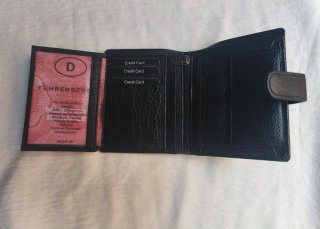 Cartera de cuero  sintetica l negra con cierre