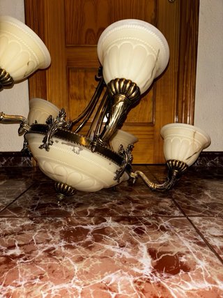 Lámpara de techo dorada el estilo vintage