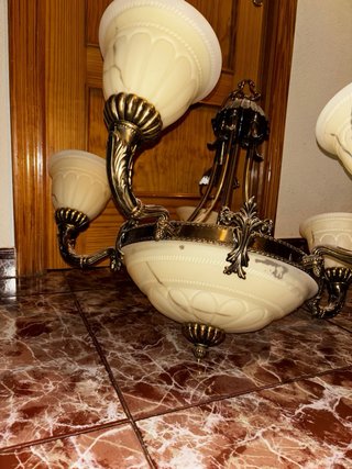 Lámpara de techo dorada el estilo vintage
