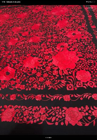 Manton de Manila bordado flores rojas
