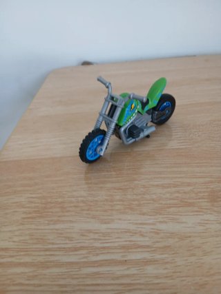 Moto Motocross Gris y Verde 2,50€
