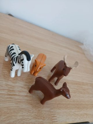 Lote 4 figuras animales (cebra, jabalí, ciervo)