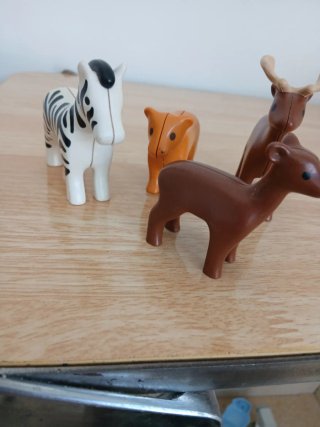 Lote 4 figuras animales (cebra, jabalí, ciervo)