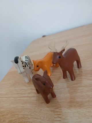 Lote 4 figuras animales (cebra, jabalí, ciervo)