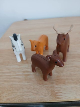 Lote 4 figuras animales (cebra, jabalí, ciervo)