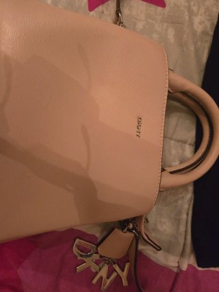 Bolso DKNY beige con neceser