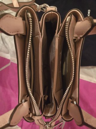 Bolso DKNY beige con neceser