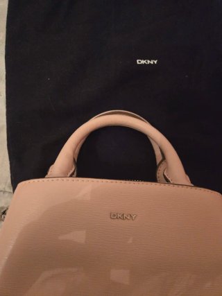 Bolso DKNY beige con neceser