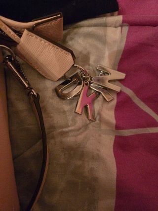 Bolso DKNY beige con neceser
