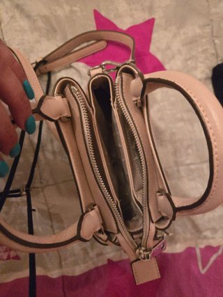 Bolso DKNY beige con neceser