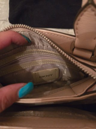 Bolso DKNY beige con neceser