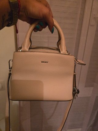 Bolso DKNY beige con neceser