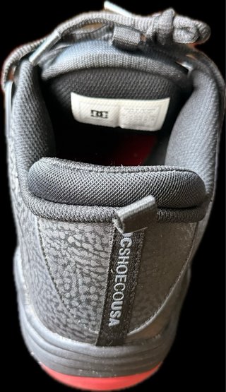 Zapatillas DC Shoes Negras y Rojas
