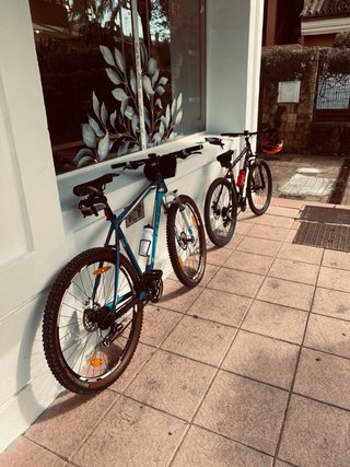 Bicicleta CUBE azul