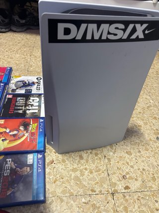 PlayStation 5 + 2 mandos+ 3 juegos