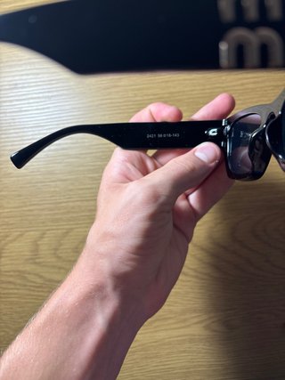 Gafas de sol Miu Miu negras