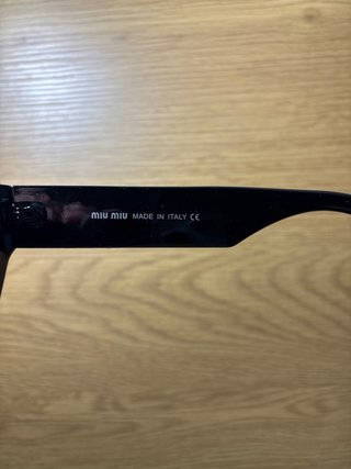 Gafas de sol Miu Miu negras