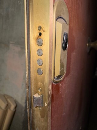 Puerta de seguridad madera