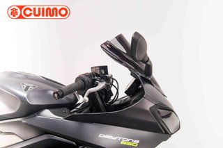 TRIUMPH DAYTONA 660