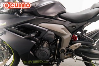 TRIUMPH DAYTONA 660
