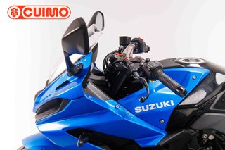 SUZUKI GSX-8R