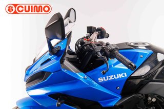 SUZUKI GSX-8R