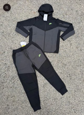 Conjunto Nike Tech Negro y Gris