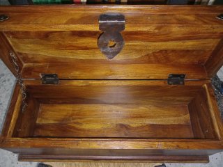 Mueble de comedor provenzal de madera
