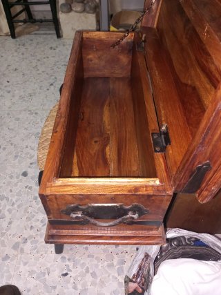 Mueble de comedor provenzal de madera