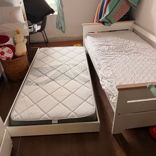 Cama nido blanca y madera
