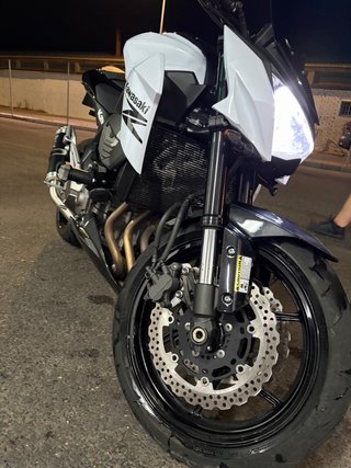 Kawasaki Z800e limitada A2 en papeles
