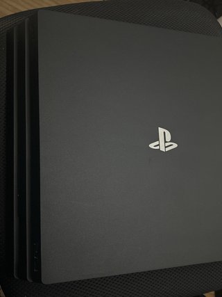 PS4 Pro 1TB + Mando