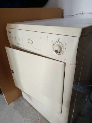 Secadora Zanussi ZTA 235 de 6 kg.Bajada de precio