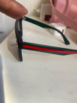 Gafas de sol Gucci negras y verdes