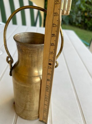 Contenitore per latte vintage in ottone