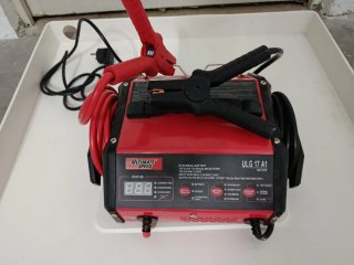 cargador de batería y arrancador auxiliar Ultimate