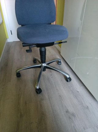 Silla de oficina ergonómica azul/gris