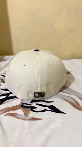 Gorra New Era Blanca y Negra