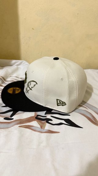 Gorra New Era Blanca y Negra