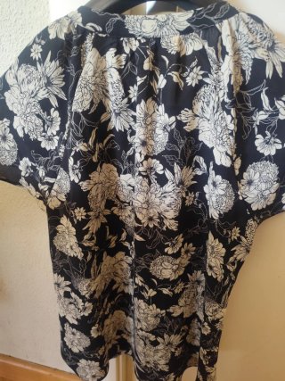 Blusa H&M floral Talla 38
