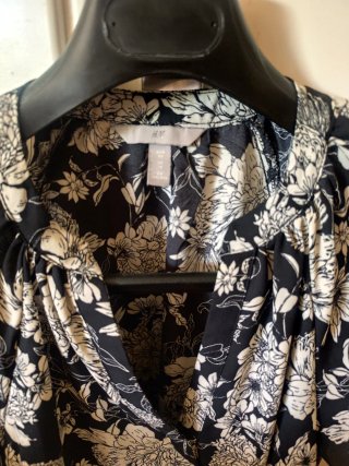 Blusa H&M floral Talla 38
