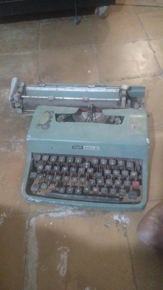 Máquina de escribir Olivetti Lettera 32