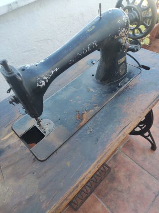 Máquina de coser Singer antigua