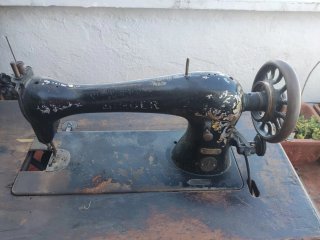 Máquina de coser Singer antigua