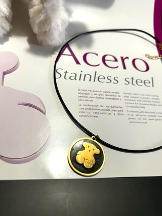 Colgante Oso Tous Acero Inox Medallón Negro Dorado